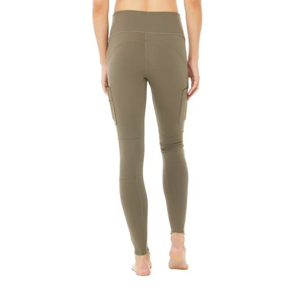 Alo Yoga High-Waist Cargo Legging in Olive - Picture 4 of 8